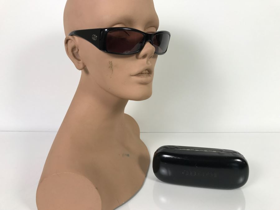 GUCCI Women's Sunglasses With Case [Photo 2]