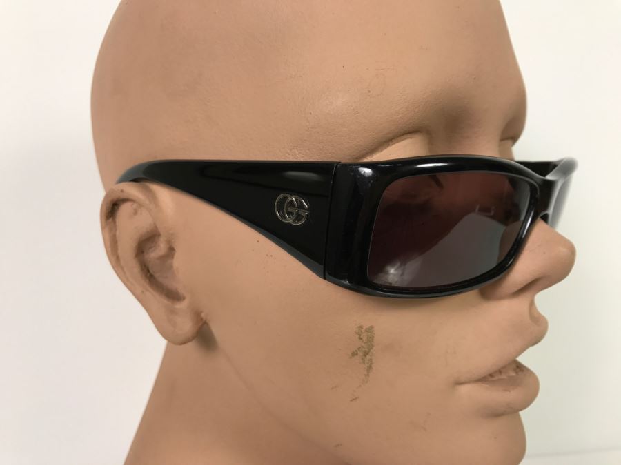 GUCCI Women's Sunglasses With Case [Photo 3]