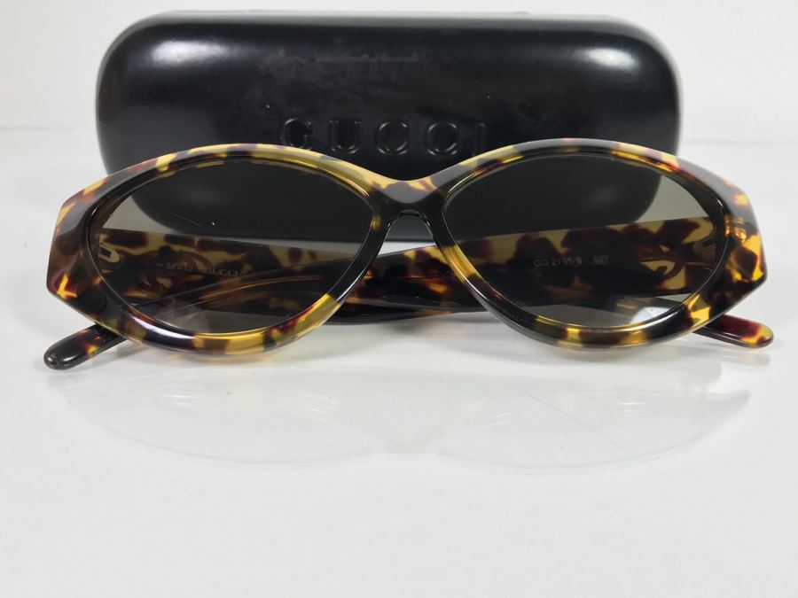 GUCCI Women's Sunglasses With Case [Photo 5]
