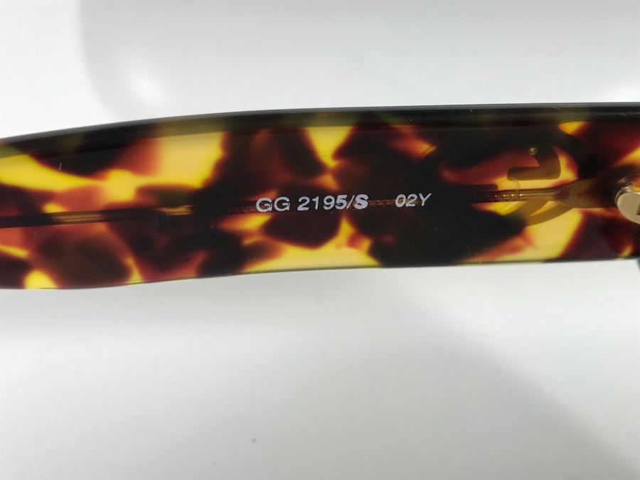 GUCCI Women's Sunglasses With Case [Photo 9]