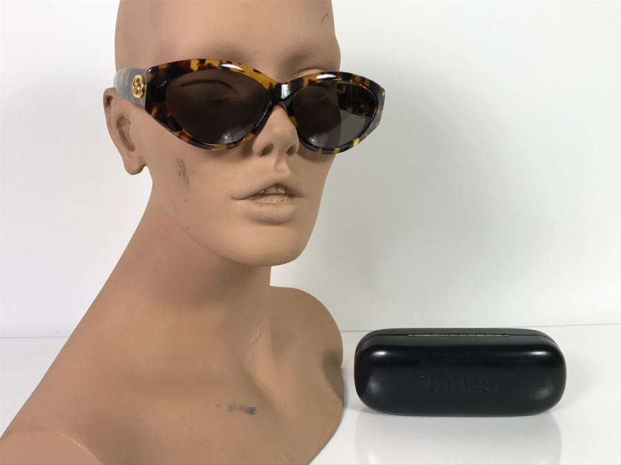 GUCCI Women's Sunglasses With Case [Photo 2]