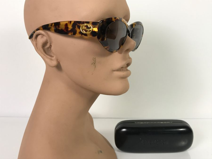 GUCCI Women's Sunglasses With Case [Photo 1]