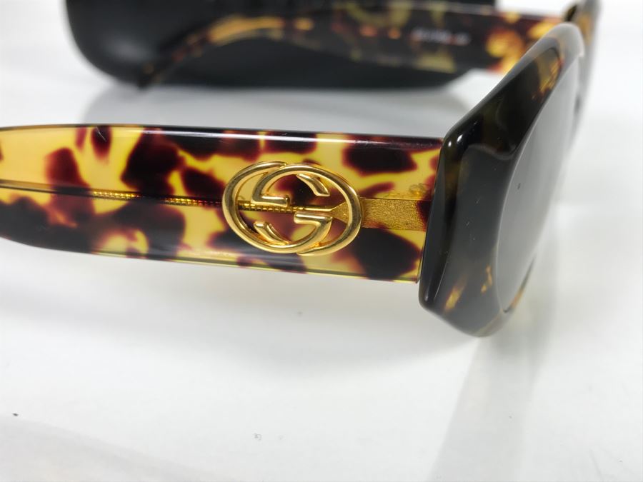 GUCCI Women's Sunglasses With Case [Photo 7]