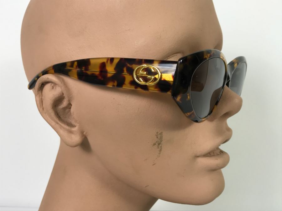 GUCCI Women's Sunglasses With Case [Photo 3]