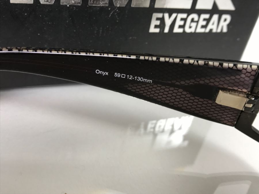 HUMMER Women's Sunglasses With Case [Photo 6]