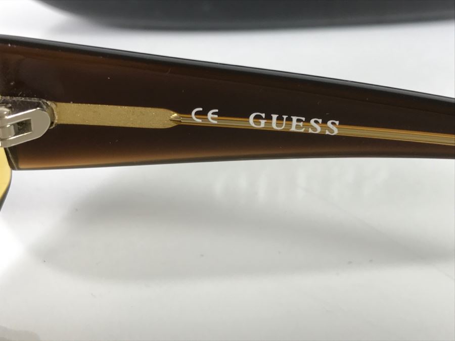 Guess Women's Sunglasses With Case [Photo 6]