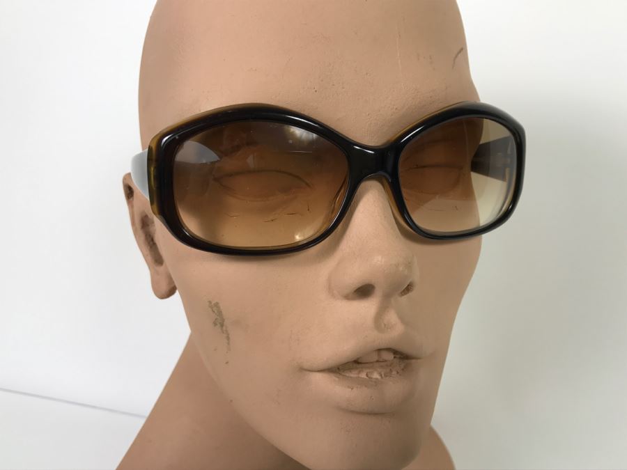 Guess Women's Sunglasses With Case [Photo 2]