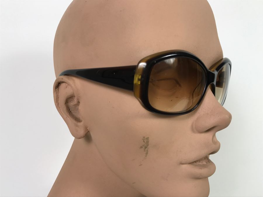 Guess Women's Sunglasses With Case [Photo 3]