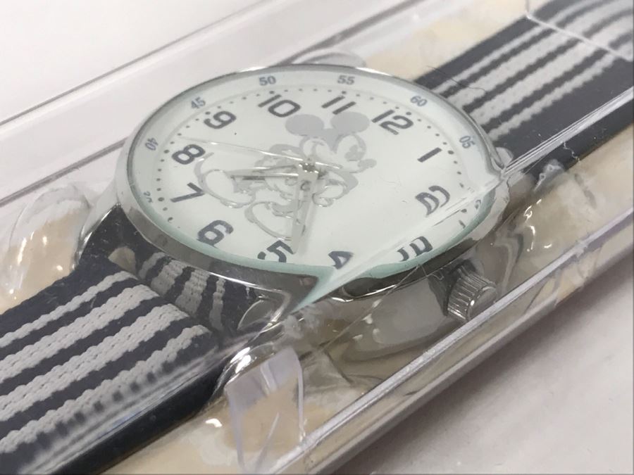 Disney Parks Mickey Mouse Watch New In Packaging [Photo 5]