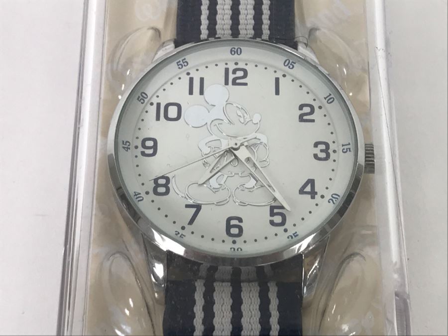 Disney Parks Mickey Mouse Watch New In Packaging [Photo 4]