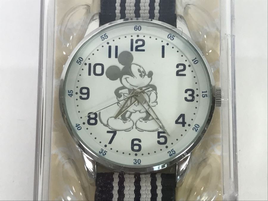 Disney Parks Mickey Mouse Watch New In Packaging [Photo 1]