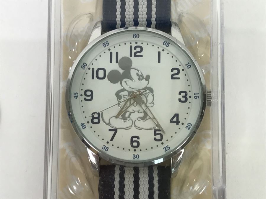 Disney Parks Mickey Mouse Watch New In Packaging [Photo 3]