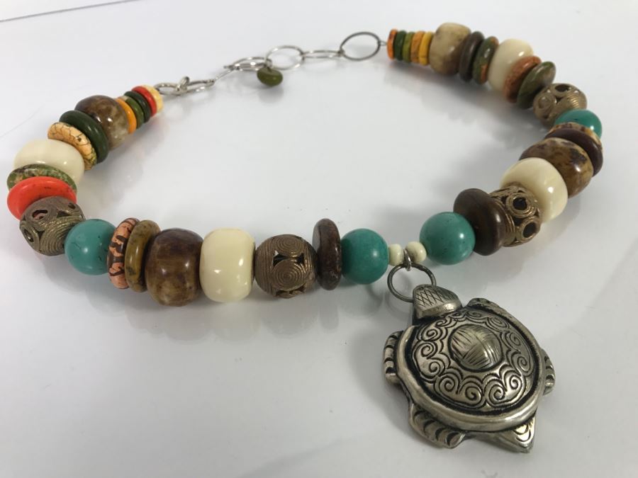 Multi Stone Chunky Necklace With Silver Tone Turtle Pendant [Photo 12]