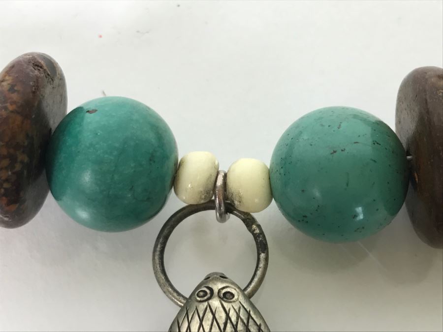 Multi Stone Chunky Necklace With Silver Tone Turtle Pendant [Photo 8]