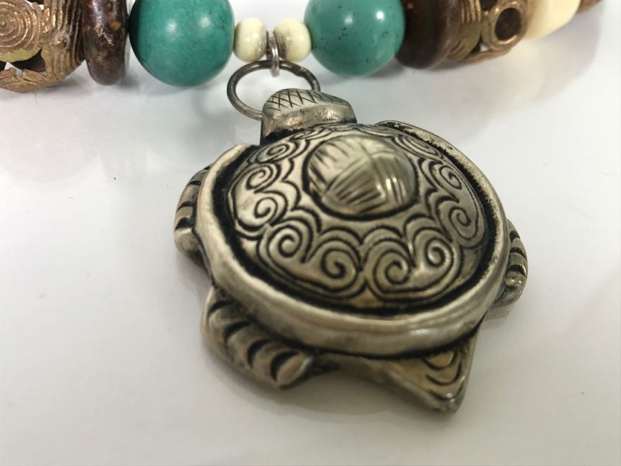 Multi Stone Chunky Necklace With Silver Tone Turtle Pendant [Photo 6]