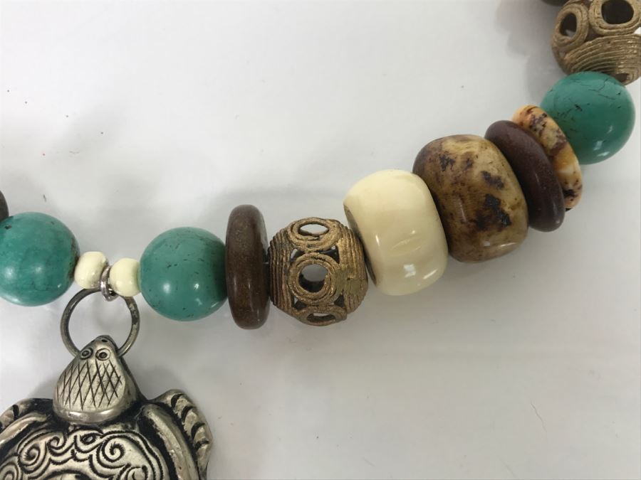 Multi Stone Chunky Necklace With Silver Tone Turtle Pendant [Photo 7]
