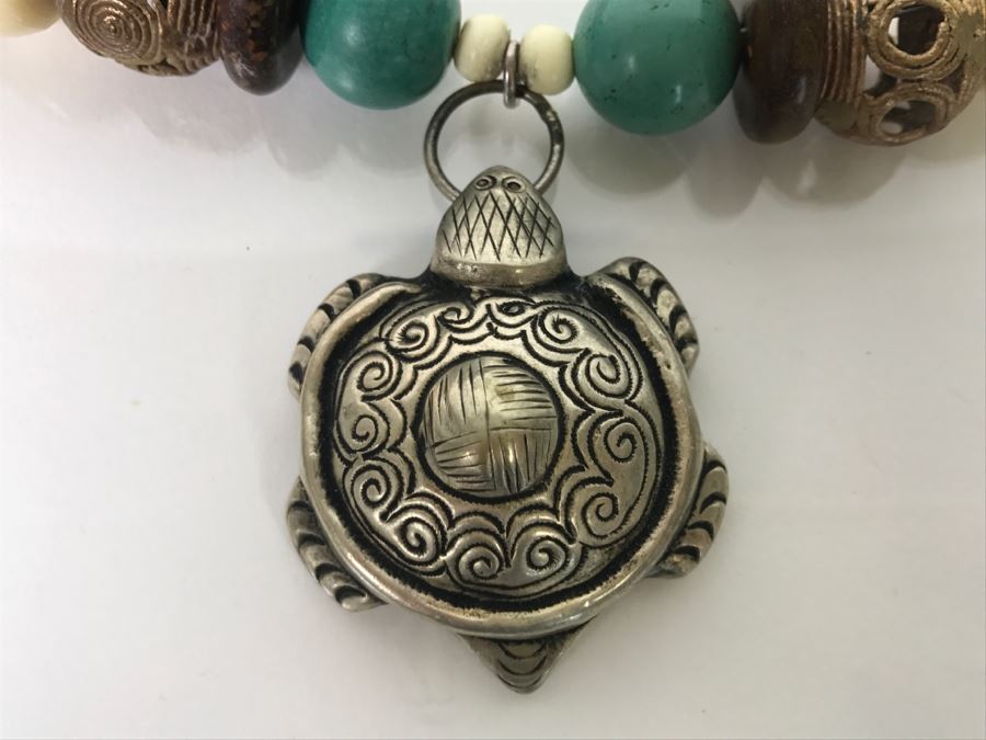 Multi Stone Chunky Necklace With Silver Tone Turtle Pendant [Photo 5]