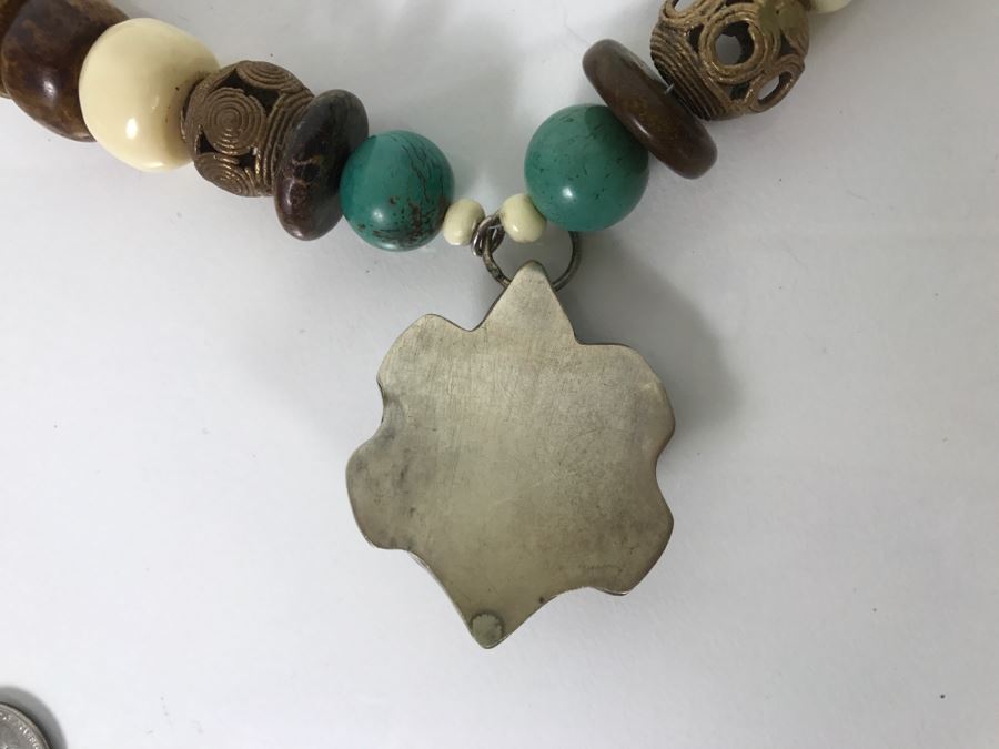 Multi Stone Chunky Necklace With Silver Tone Turtle Pendant [Photo 13]