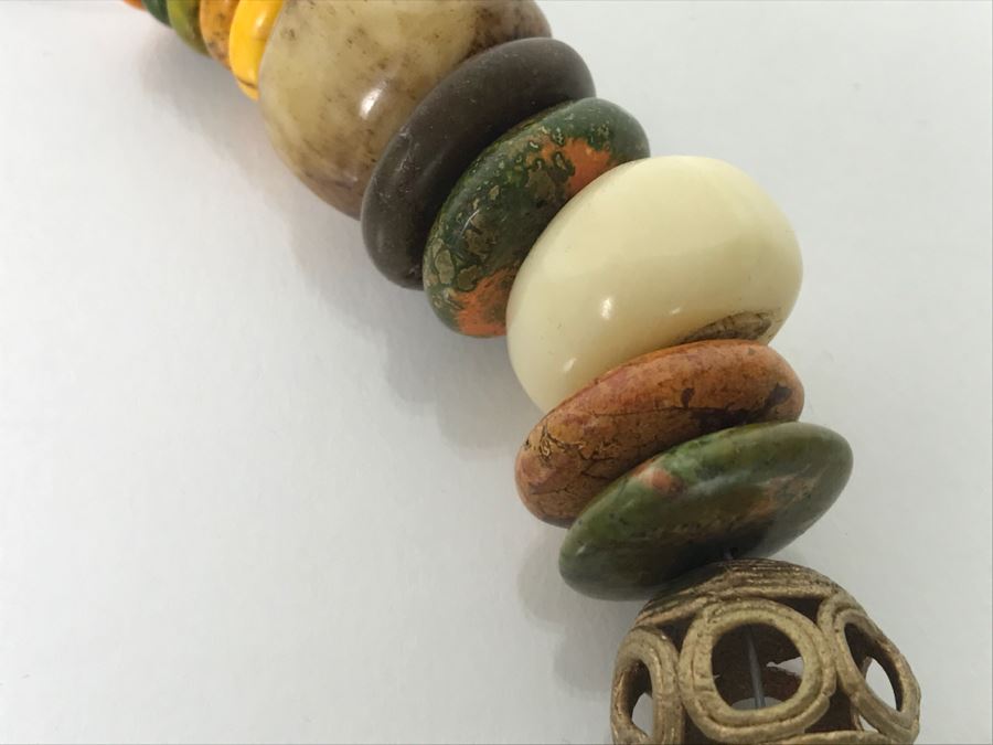 Multi Stone Chunky Necklace With Silver Tone Turtle Pendant [Photo 9]