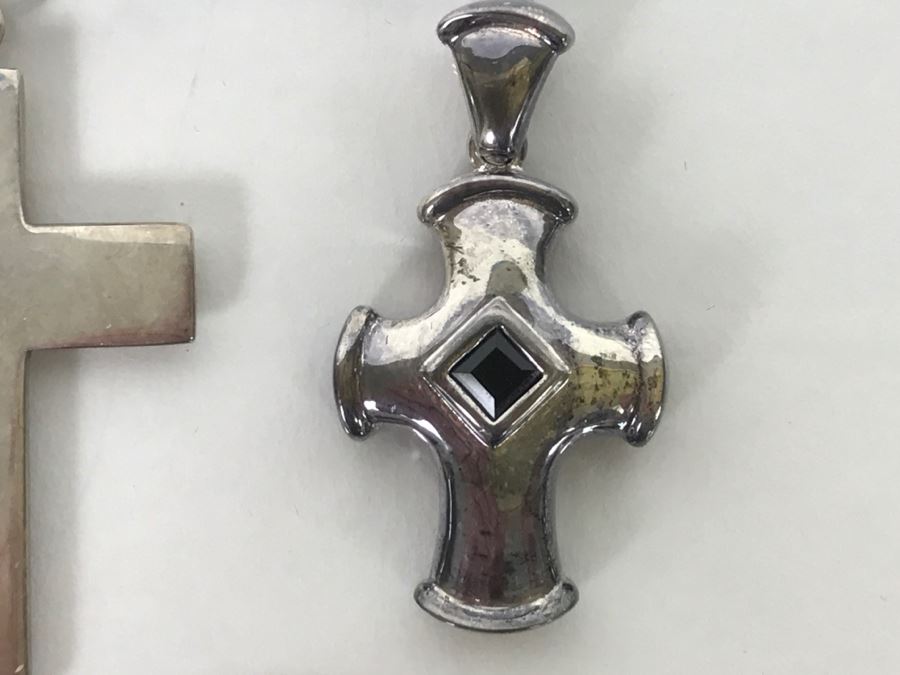 Pair Of Sterling Silver Cross Pendants 18.7g [Photo 4]