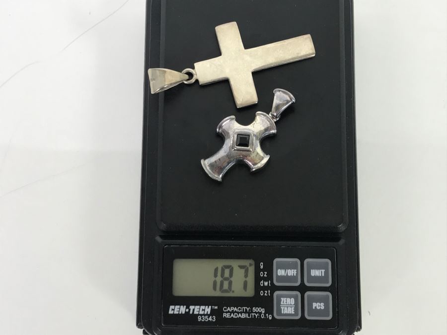 Pair Of Sterling Silver Cross Pendants 18.7g [Photo 9]