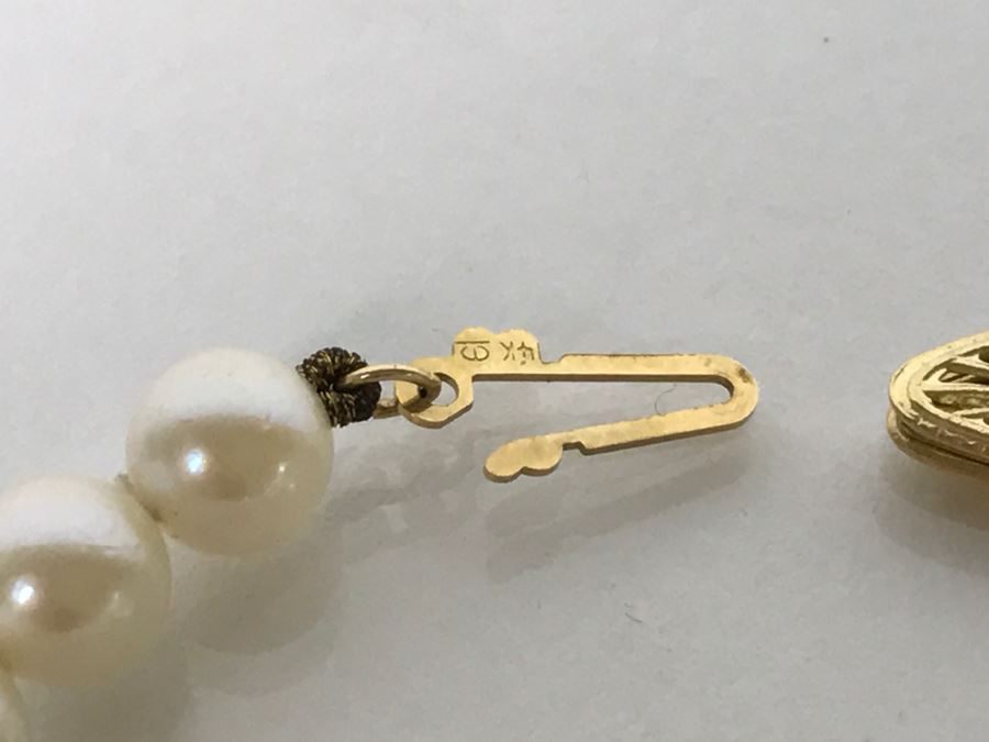 Individually Knotted Pearl Bracelet With 14K Yellow Gold Clasp [Photo 8]