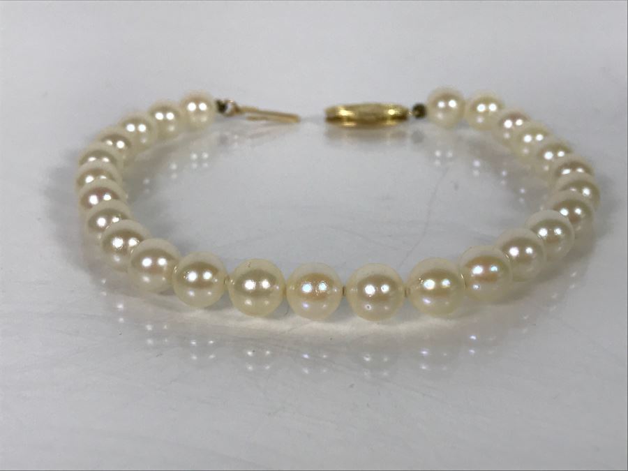 Individually Knotted Pearl Bracelet With 14K Yellow Gold Clasp [Photo 4]