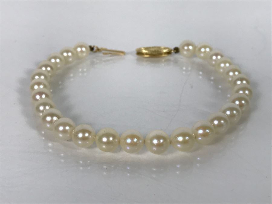 Individually Knotted Pearl Bracelet With 14K Yellow Gold Clasp [Photo 3]