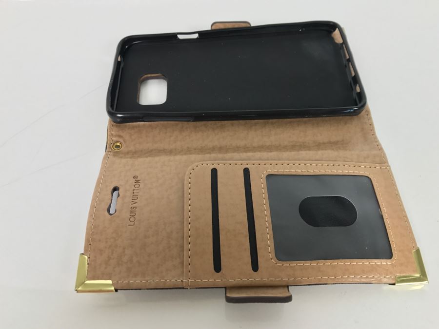 LOUIS VUITTON Monogram Cellphone Case [Photo 7]