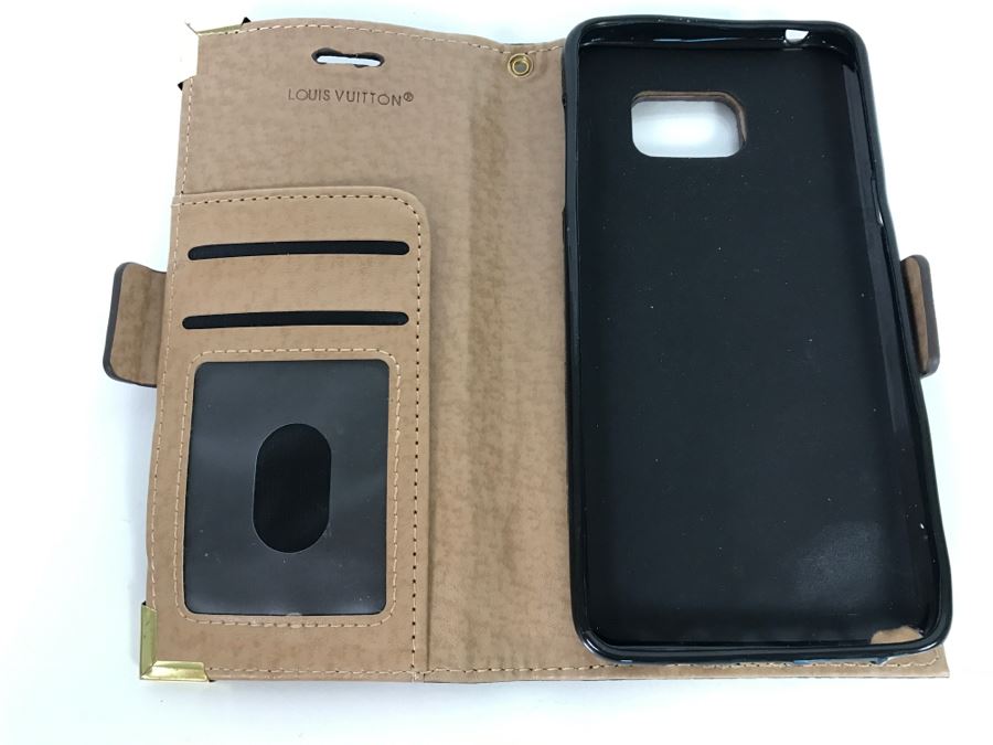 LOUIS VUITTON Monogram Cellphone Case [Photo 5]