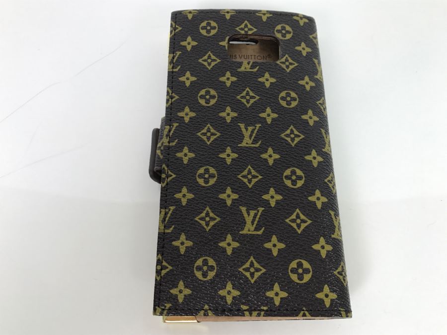 LOUIS VUITTON Monogram Cellphone Case [Photo 4]