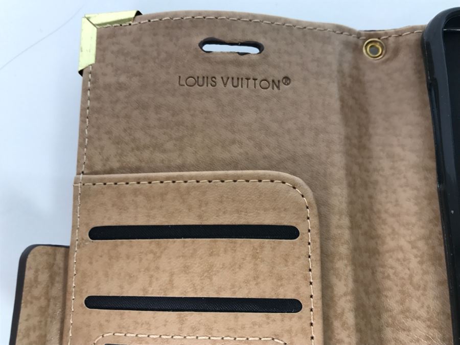 LOUIS VUITTON Monogram Cellphone Case [Photo 6]