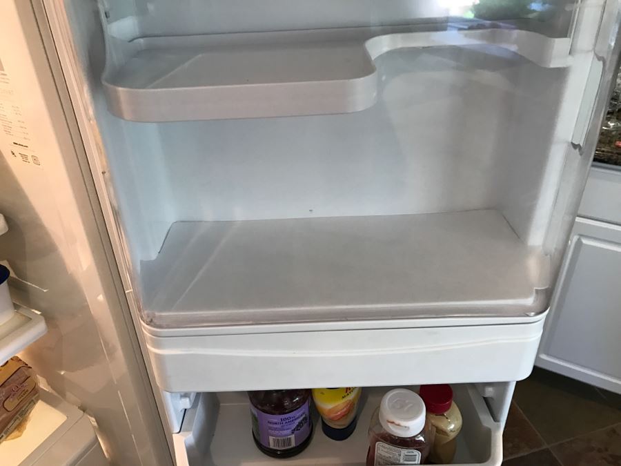 White JENN-AIR Refrigerator With Wood Paneling Model No JCD2289AT 22.2 Cu Ft [Photo 17]