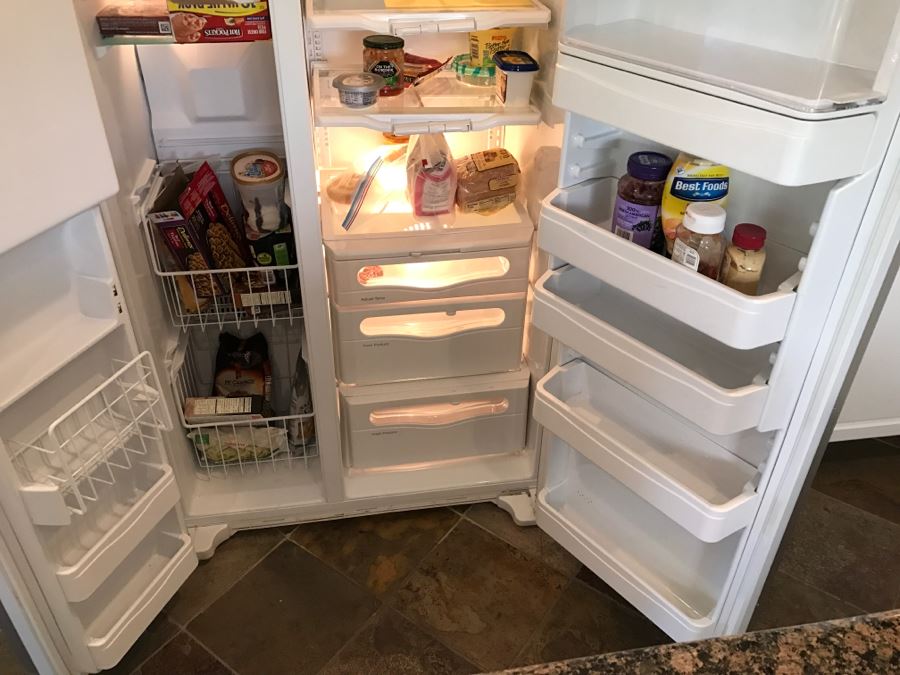 White JENN-AIR Refrigerator With Wood Paneling Model No JCD2289AT 22.2 Cu Ft [Photo 11]