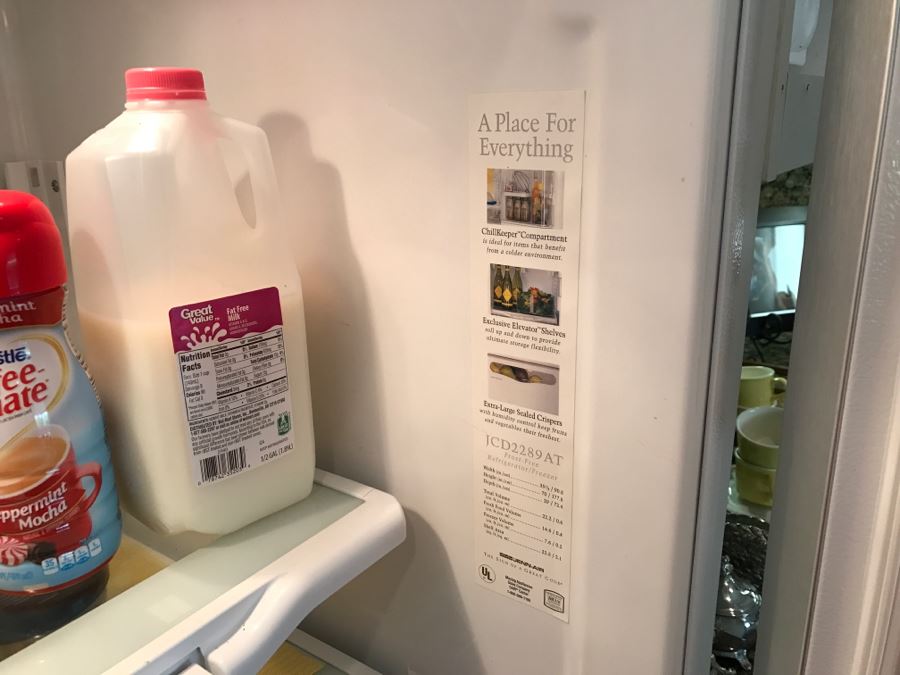 White JENN-AIR Refrigerator With Wood Paneling Model No JCD2289AT 22.2 Cu Ft [Photo 14]