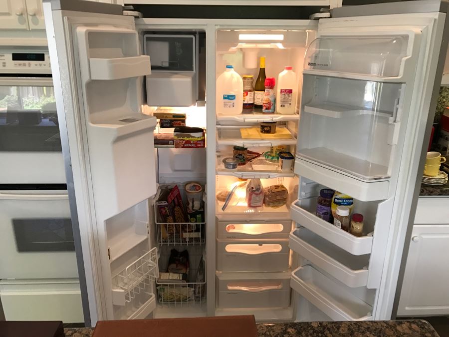 White JENN-AIR Refrigerator With Wood Paneling Model No JCD2289AT 22.2 Cu Ft [Photo 9]