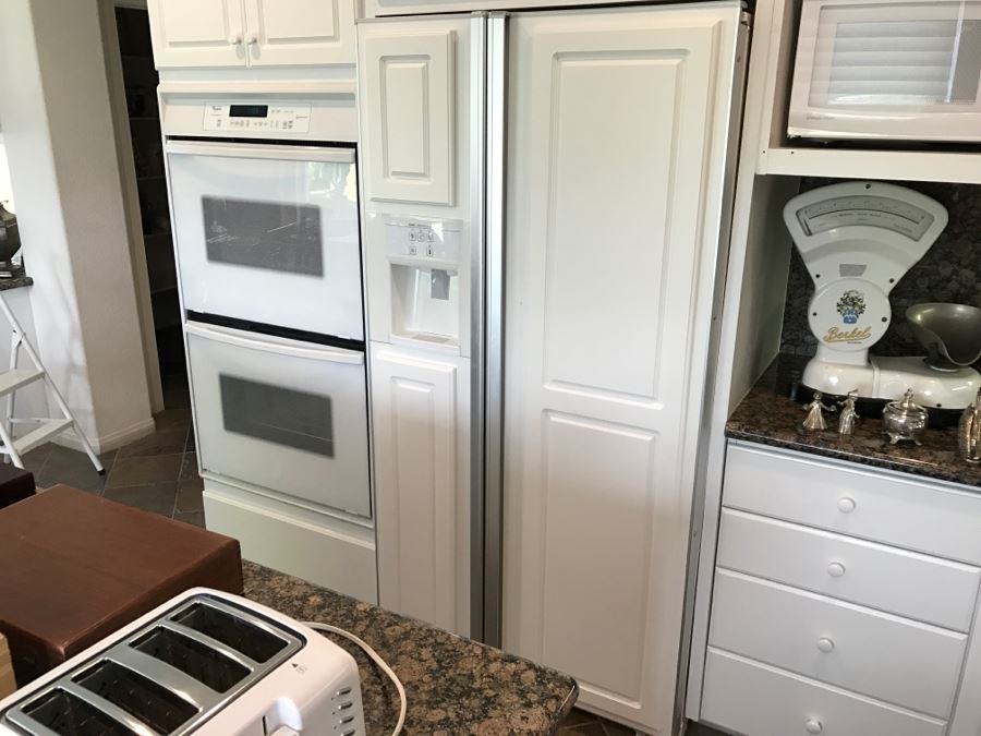 White JENN-AIR Refrigerator With Wood Paneling Model No JCD2289AT 22.2 Cu Ft [Photo 3]