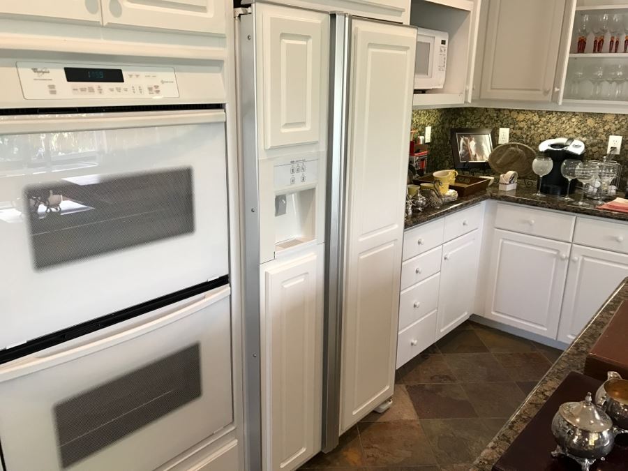 White JENN-AIR Refrigerator With Wood Paneling Model No JCD2289AT 22.2 Cu Ft [Photo 4]