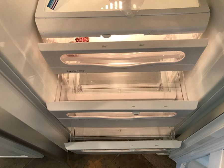 White JENN-AIR Refrigerator With Wood Paneling Model No JCD2289AT 22.2 Cu Ft [Photo 21]