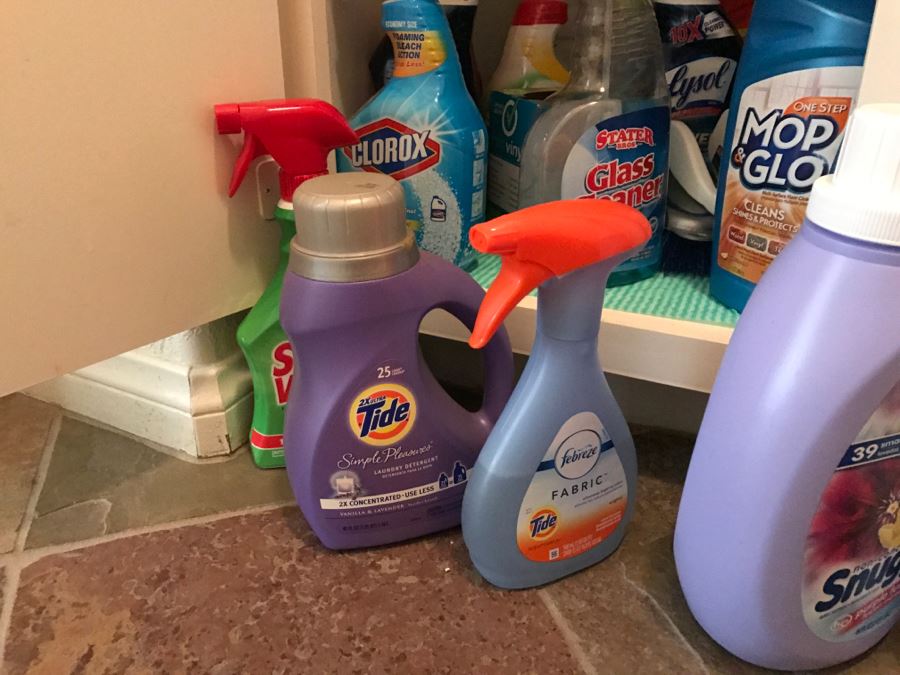 Cleaning Supplies Lot [Photo 4]