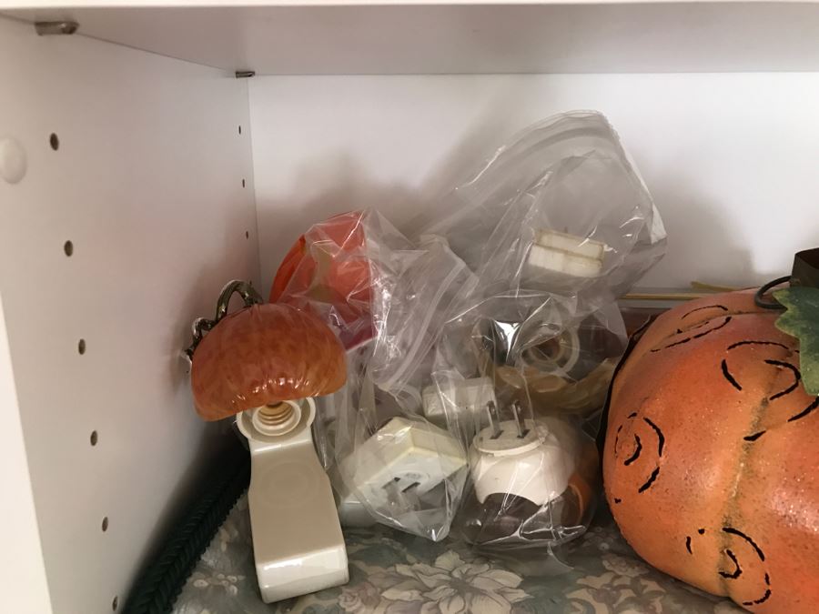 Home Decor, Candle, Towel Lot - See Photos [Photo 17]