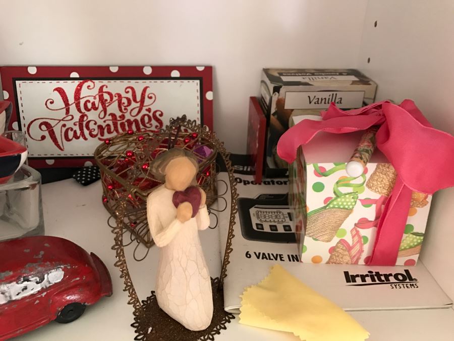 Home Decor, Candle, Towel Lot - See Photos [Photo 5]