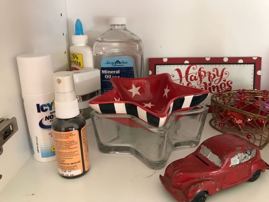 Home Decor, Candle, Towel Lot - See Photos [Photo 3]