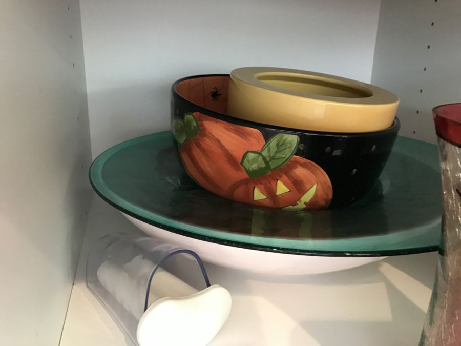 Kitchen Cupboard Lot [Photo 3]