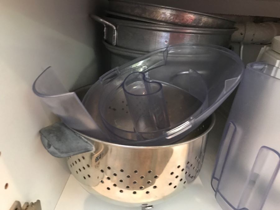 Kitchen Cupboard Lot [Photo 6]