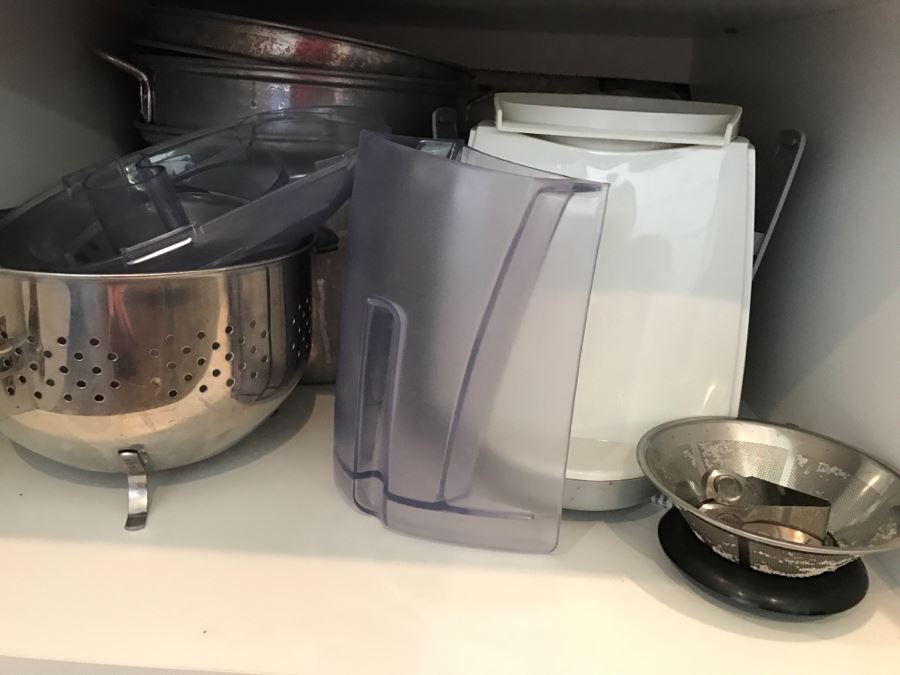 Kitchen Cupboard Lot [Photo 5]