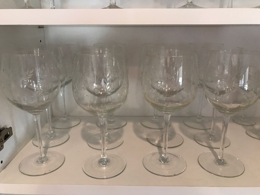Set Of (36) Vintage Etched Glass Stemware Glasses Made In Roumania Romania Some Glasses With Original Labels [Photo 10]