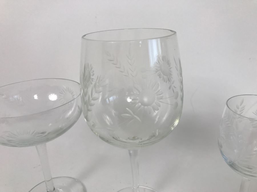 Set Of (36) Vintage Etched Glass Stemware Glasses Made In Roumania Romania Some Glasses With Original Labels [Photo 5]