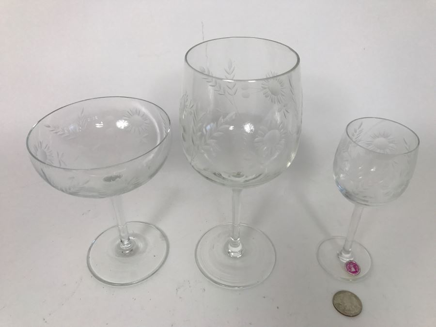 Set Of (36) Vintage Etched Glass Stemware Glasses Made In Roumania Romania Some Glasses With Original Labels [Photo 4]