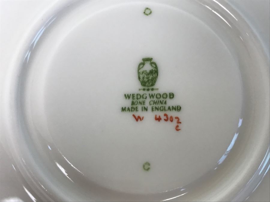 Elegant WEDGWOOD Bone China England Service For (4) Plates, Cups And Saucers Silver Rim [Photo 2]